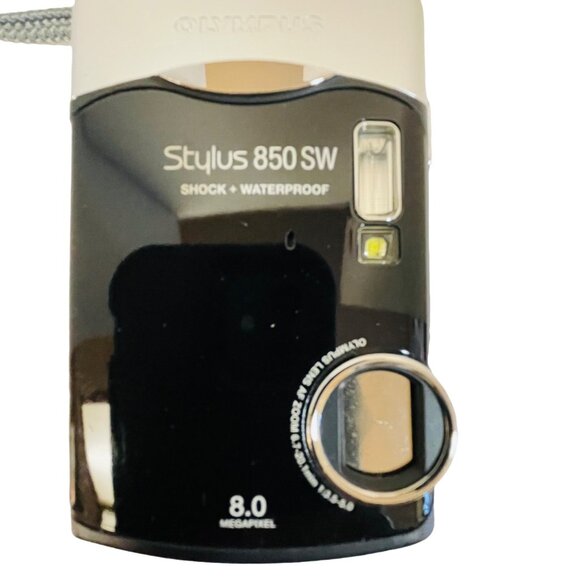 Olympus Stylus 850 SW Shock & Waterproof 8.0 Megapixel Camera - Picture 2 of 16